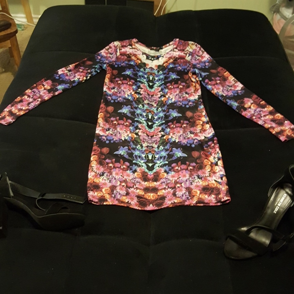 Dress - Picture 2 of 3